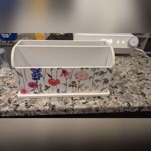 FLORAL MAIL HOLDER